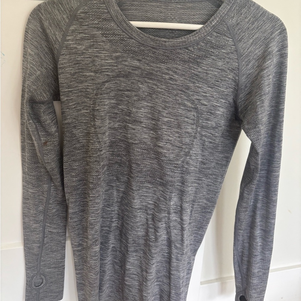 lululemon women’s Heather Grey Crewneck long sleeve - Picture 3 of 4